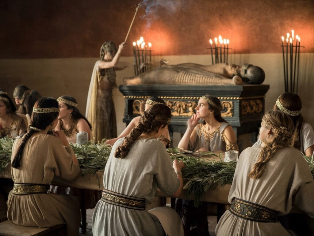 The Influence of Etruscan Women on Early Roman Society and Fashion The Influence of Etruscan Women on Early Roman Society and Fashion